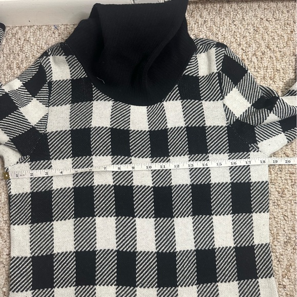 Talbots Cowl neck Black and White Knit Sweater size M - Picture 10 of 10